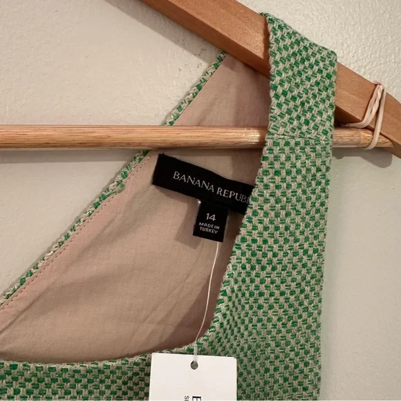Banana Republic Textured Green Sleeveless Blouse - Picture 3 of 5